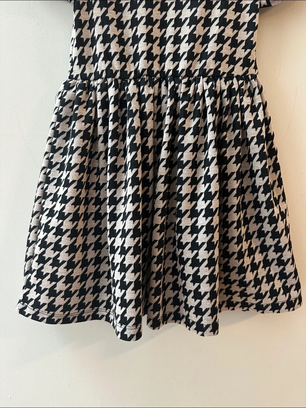 Tahari Girls Size 6 Black & Cream Houndstooth Puff-Sleeve Dress